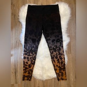 H&M leggings size Large cool colors. Stretchy spandex.